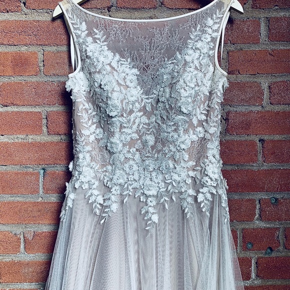 Wedding Dress - Picture 4 of 5